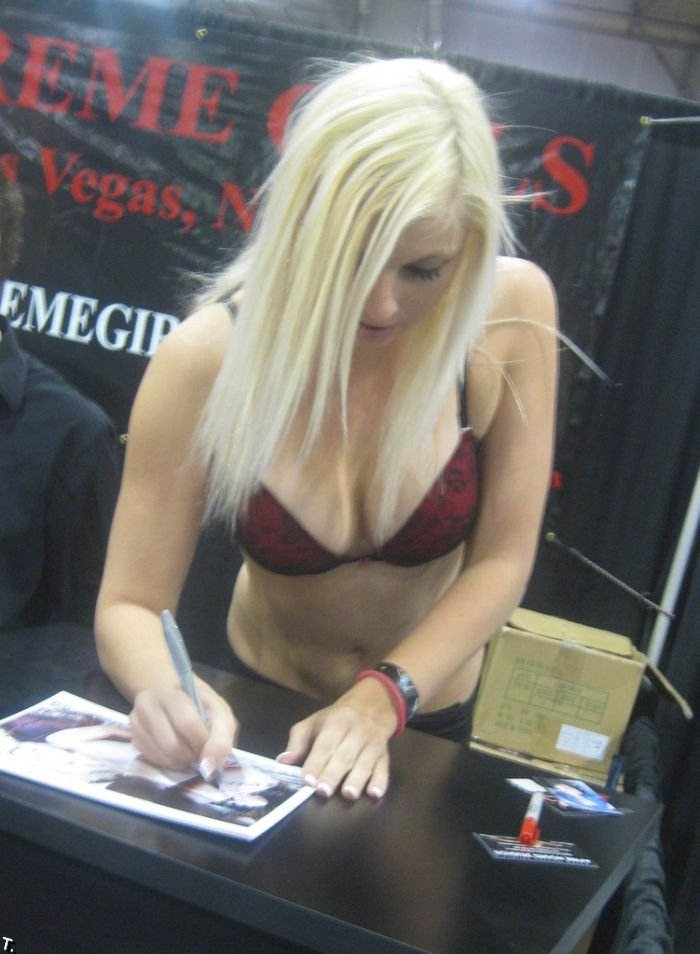 Девушки с AVN 2010 (96 фото) Девушки с AVN 2010 (96 фото)