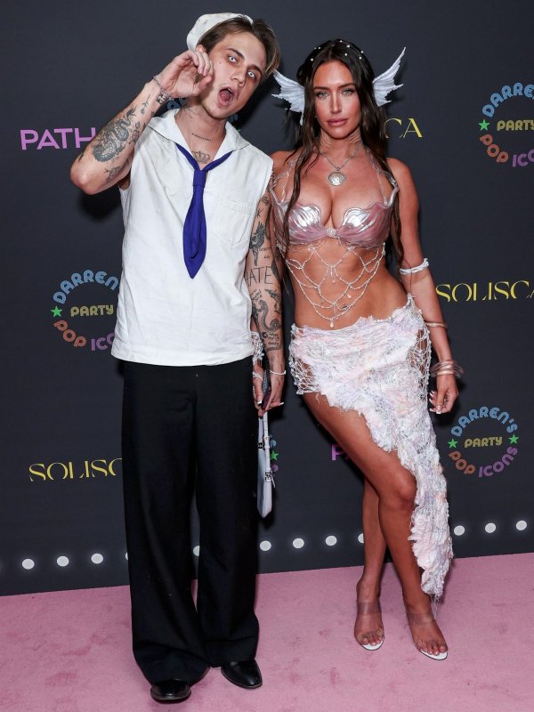 Звезды Голливуда в сексуальных нарядах на Хэллоуин