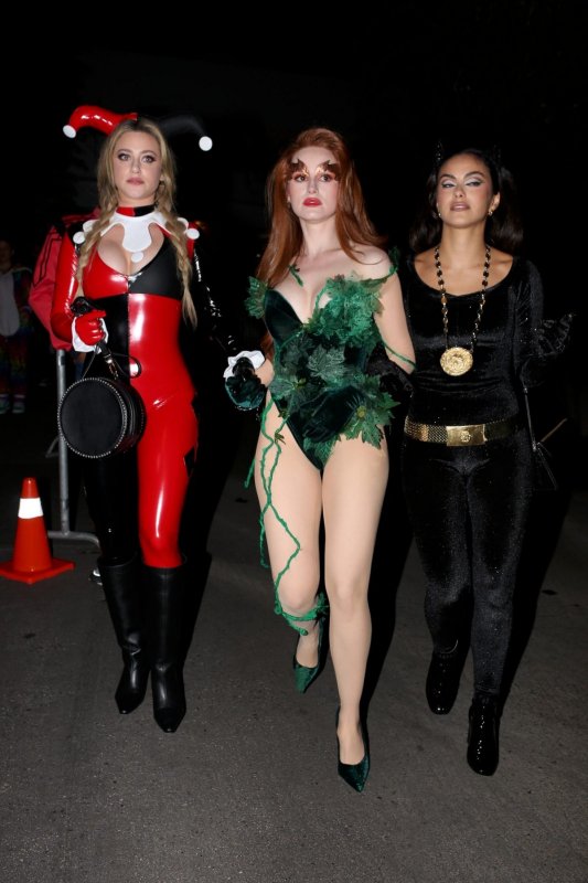 Звезды Голливуда в сексуальных нарядах на Хэллоуин