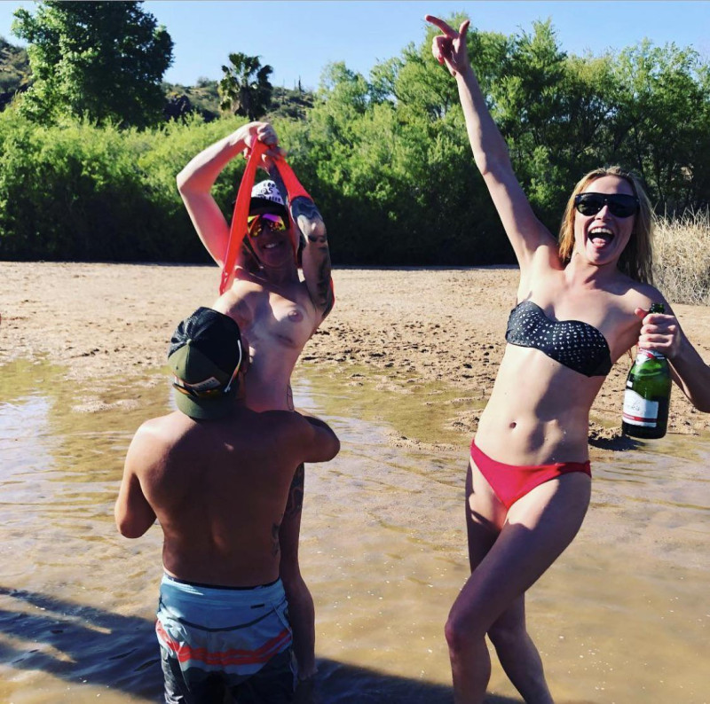 Голые студентки на откровенных фото