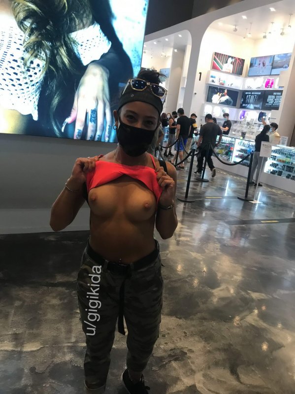 Студентки на откровенных фото