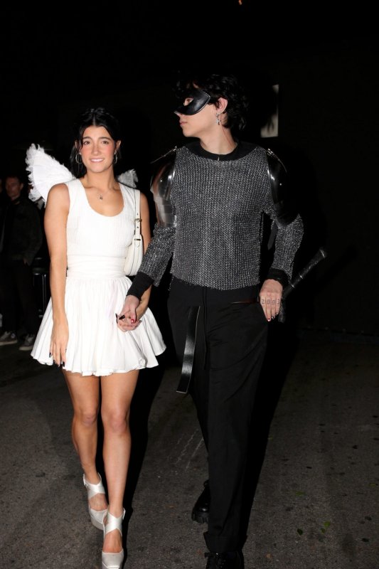 Звезды Голливуда в сексуальных нарядах на Хэллоуин