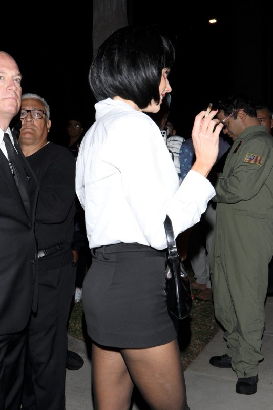 Звезды Голливуда в сексуальных нарядах на Хэллоуин