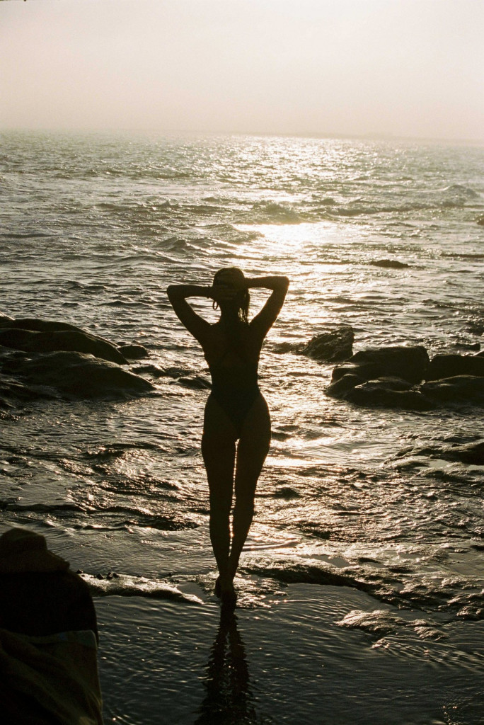 Элла Черветто на горячих фотографиях