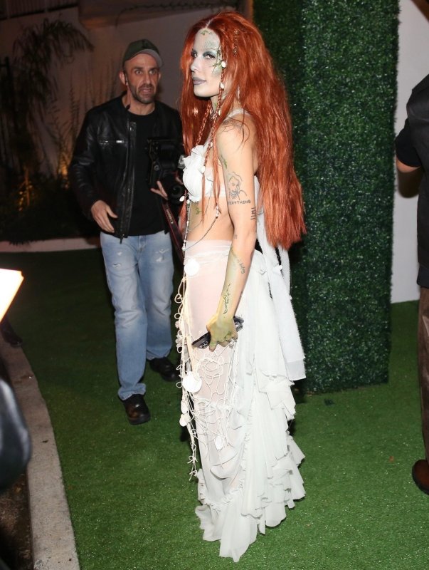 Звезды Голливуда в сексуальных нарядах на Хэллоуин