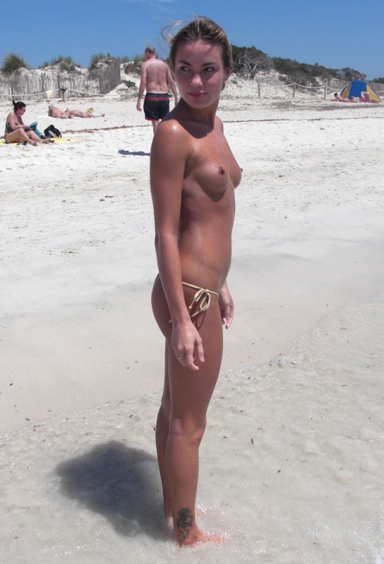 Голые отдыхающие, Фото на пляже