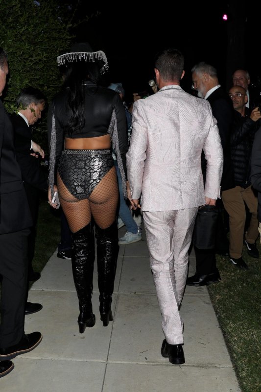 Звезды Голливуда в сексуальных нарядах на Хэллоуин