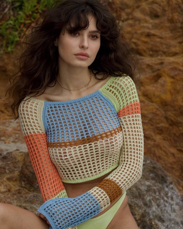 Девушки без лифчика