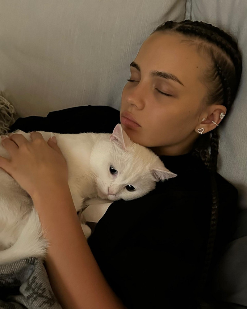 Валя Карнавал на откровенных снимках