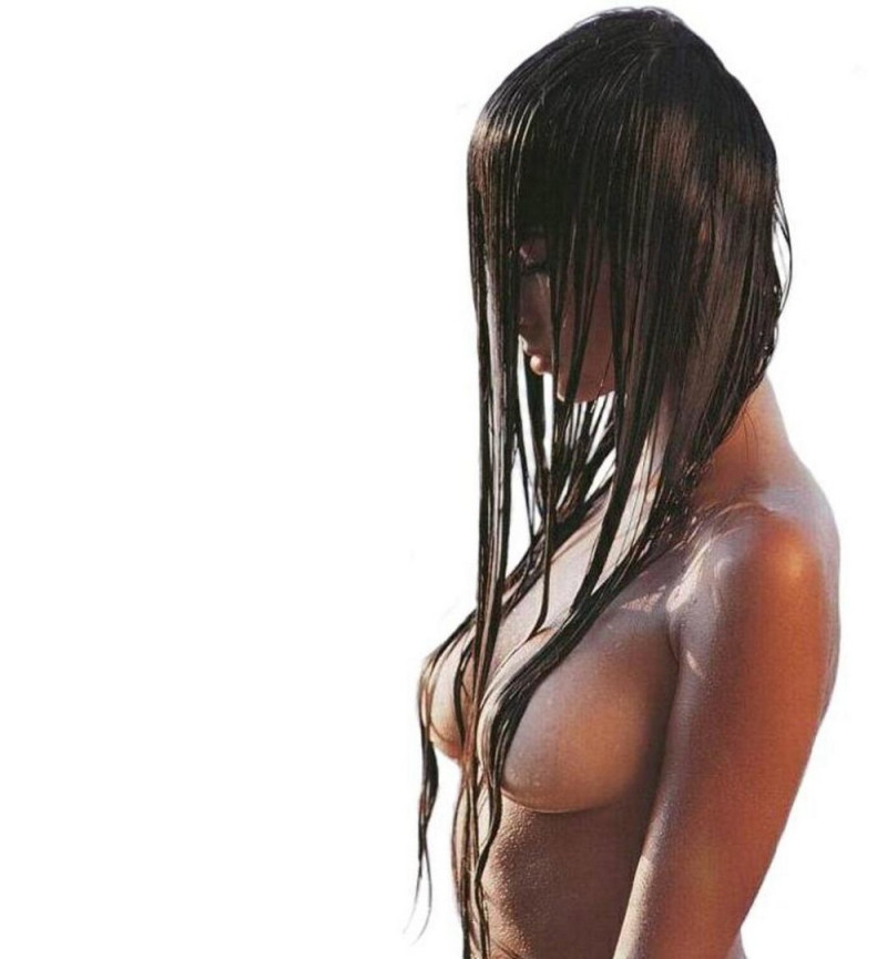 Красивые, полуобнаженные девушки