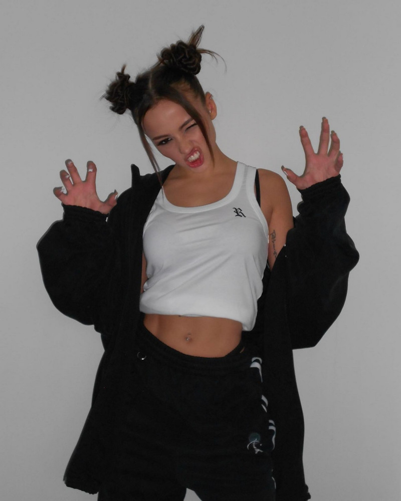 Валя Карнавал на откровенных снимках