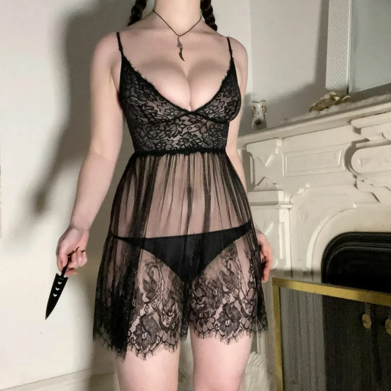 Девушки в соблазнительных нарядах