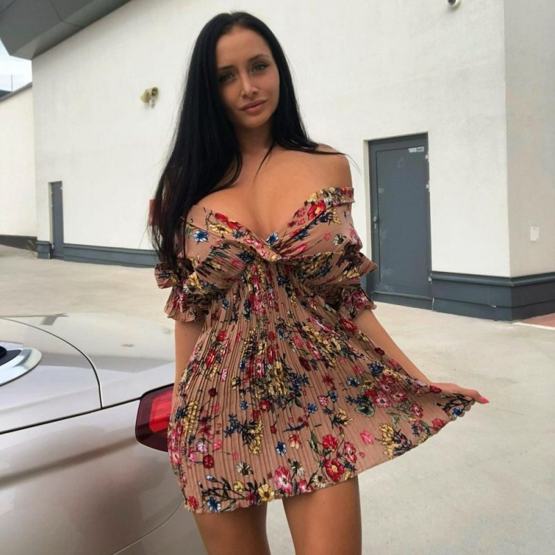 Фото девушек в коротких платьях