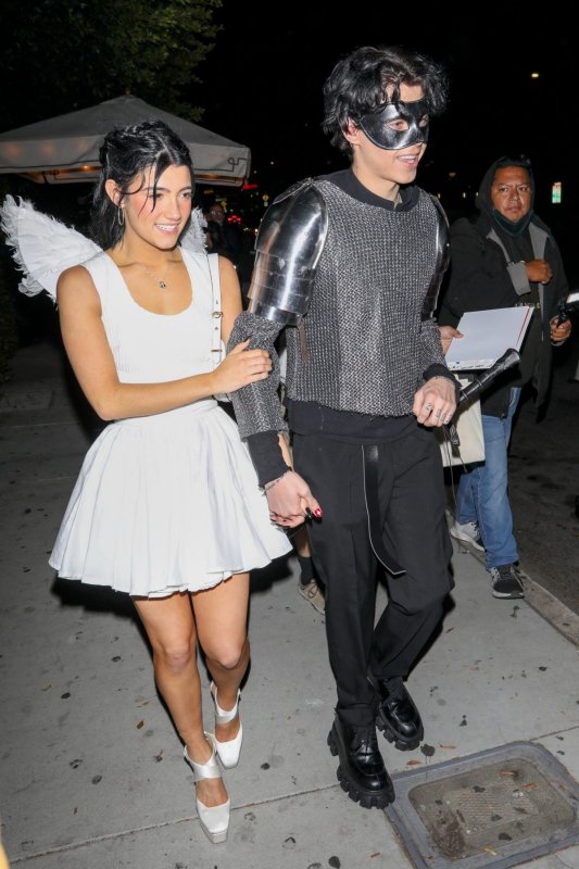 Звезды Голливуда в сексуальных нарядах на Хэллоуин