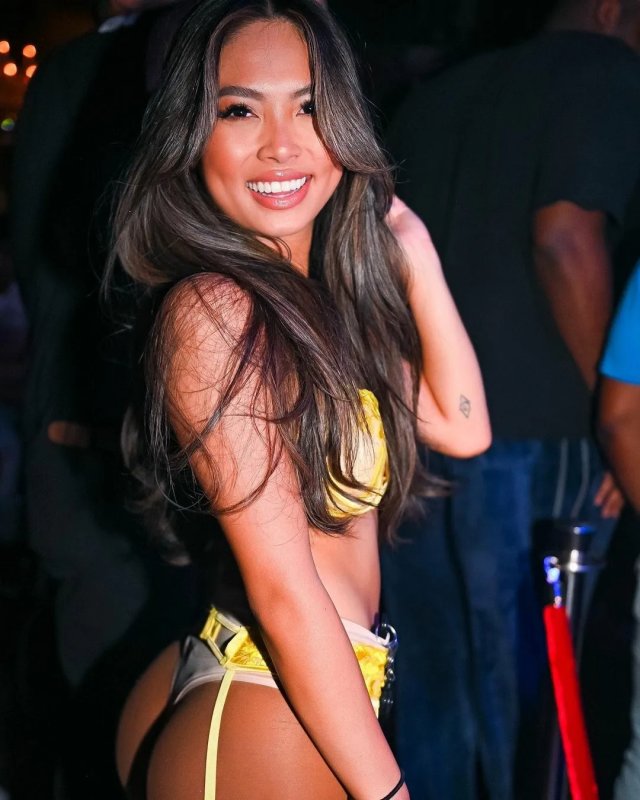 Сексуальные азиатки, на откровенных фото