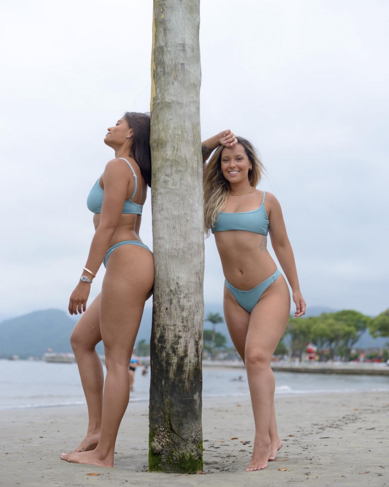 Девушка с тонкой талией