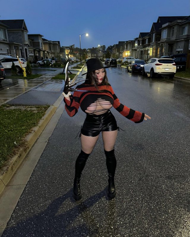 Луиза Ховански на откровенных фотографиях