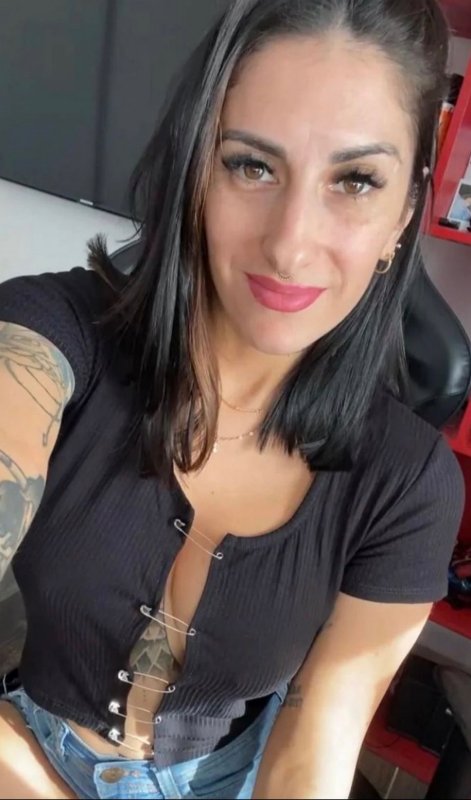 Девушки без лифчика