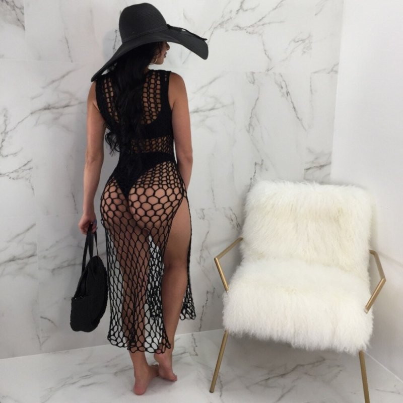 Стройные девушки, в сусальных нарядах