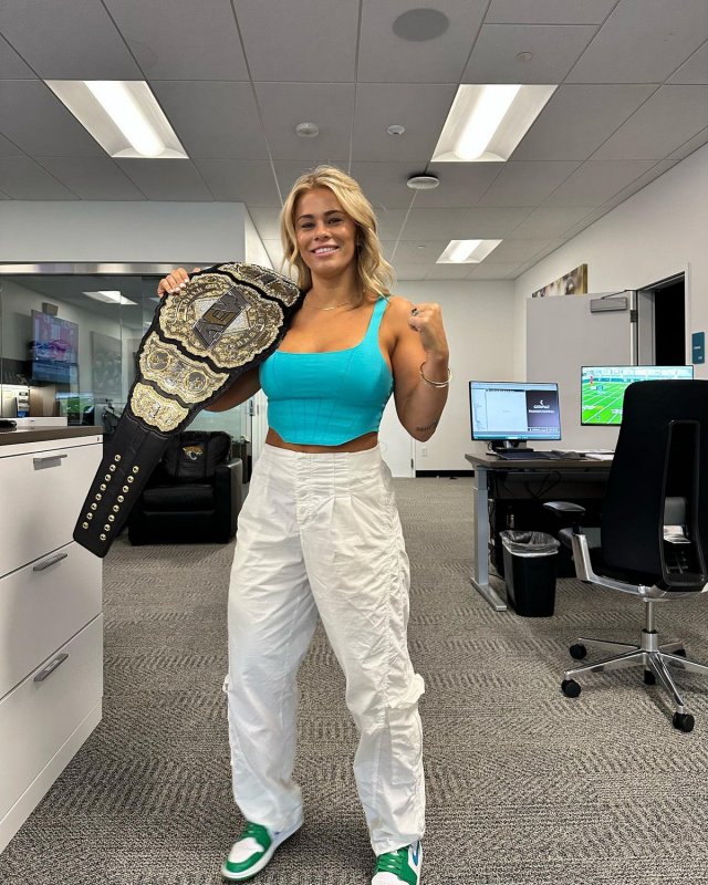 Пейдж Ванзант на откровенных фотографиях