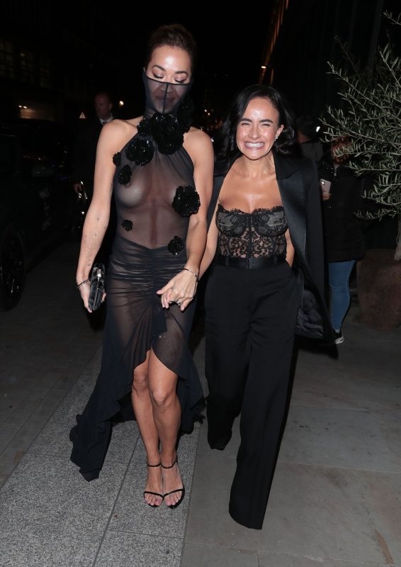 Рита Ора в откровенном платье