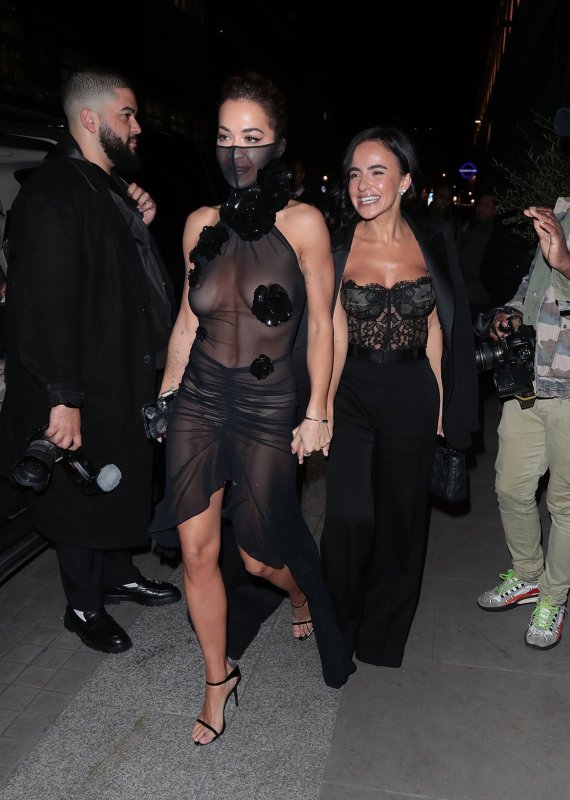 Рита Ора в откровенном платье