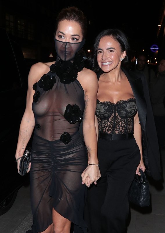 Рита Ора в откровенном платье