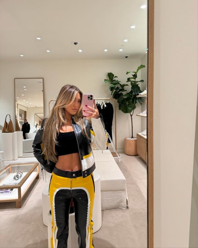 Стефани Гурзански на пикантных фото