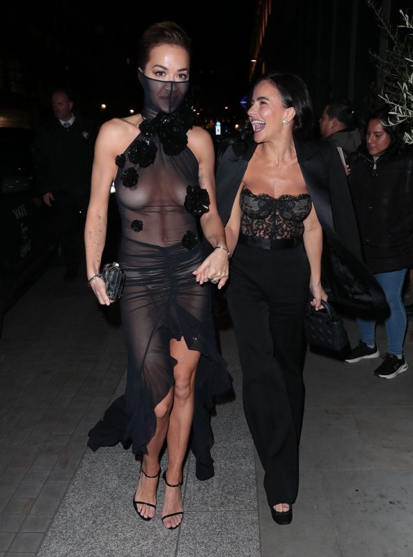 Рита Ора в откровенном платье