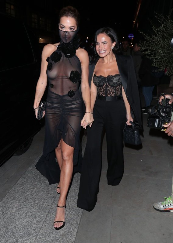 Рита Ора в откровенном платье