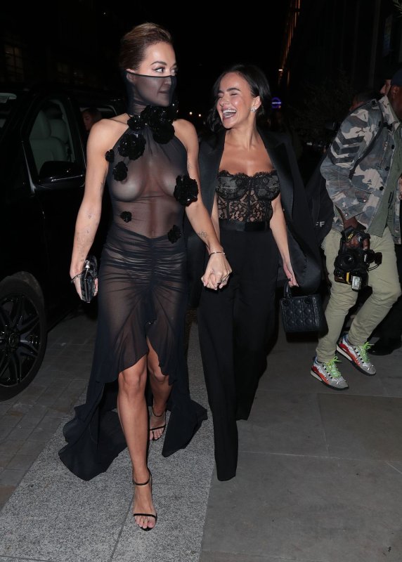 Рита Ора в откровенном платье