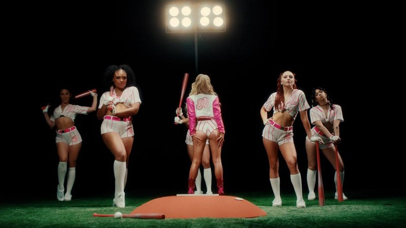 Мадисин Шипман на откровенных фото