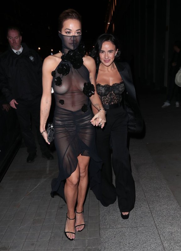 Рита Ора в откровенном платье