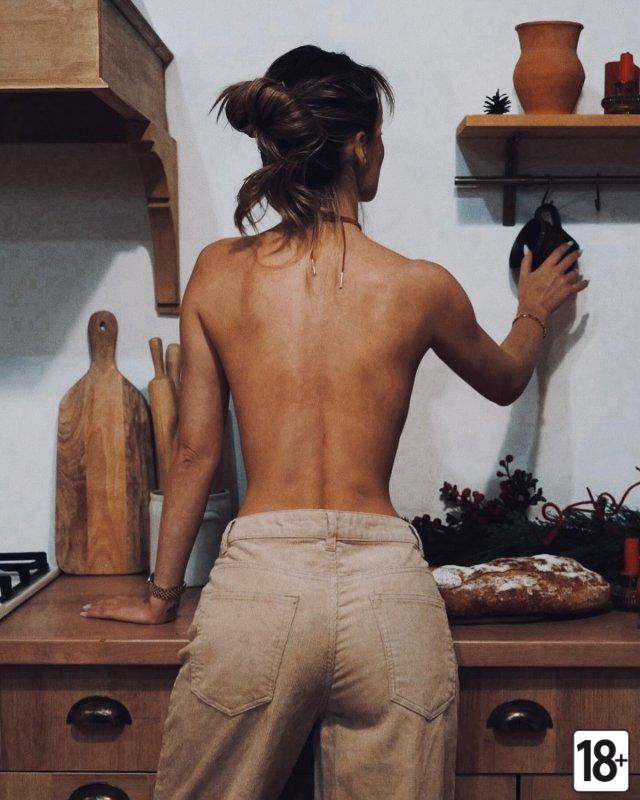 Чара Хорив на откровенных фото