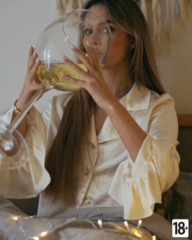 Чара Хорив на откровенных фото