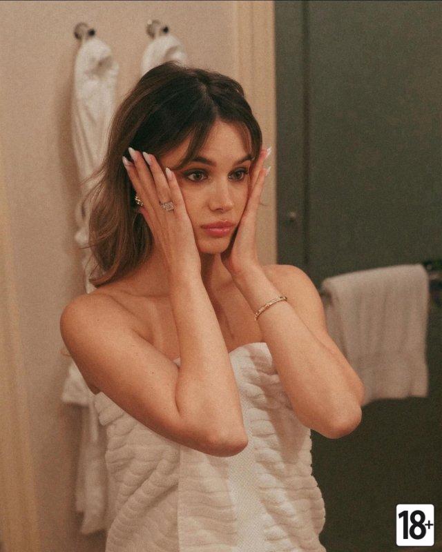 Чара Хорив на откровенных фото