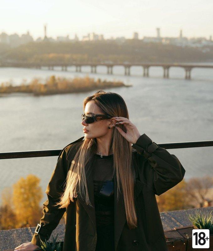 Чара Хорив на откровенных фото